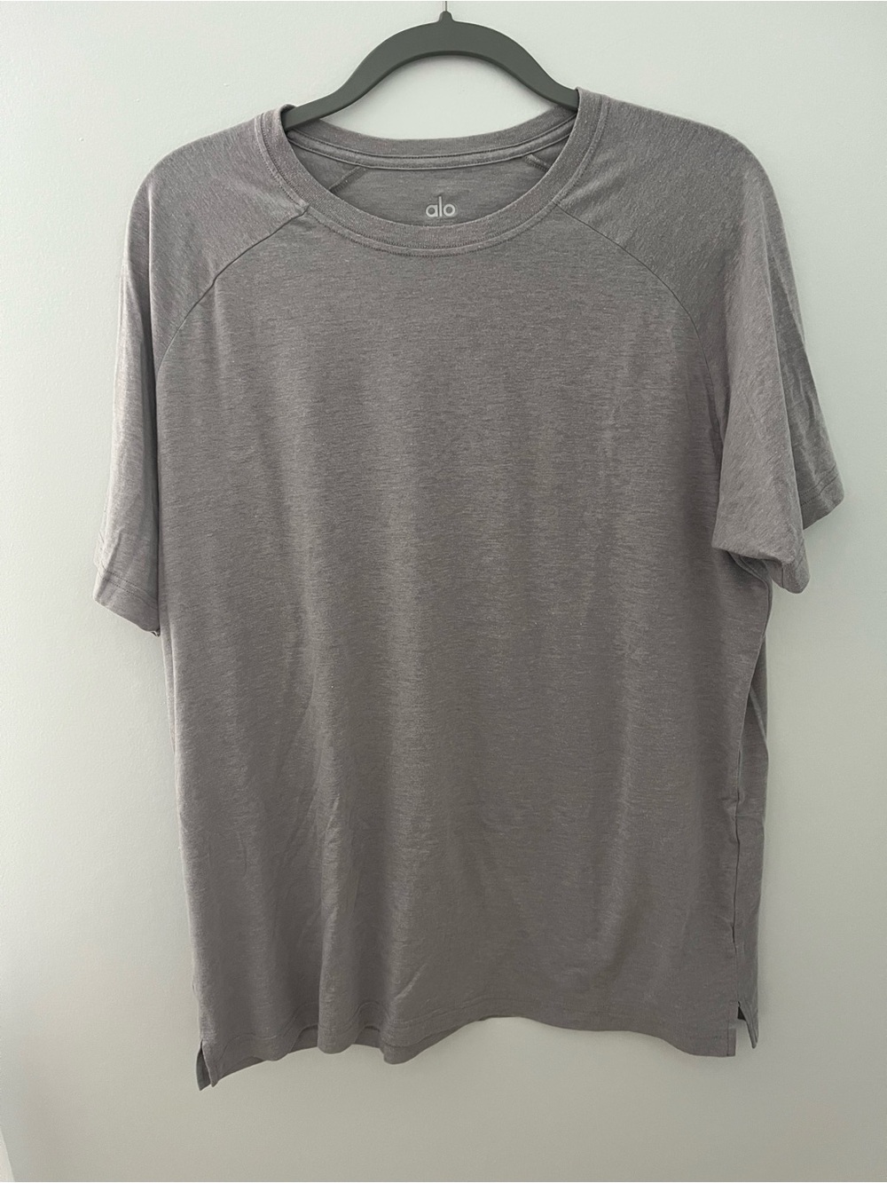 ALO Yoga Short Sleeve Crew Tee in Light Gray